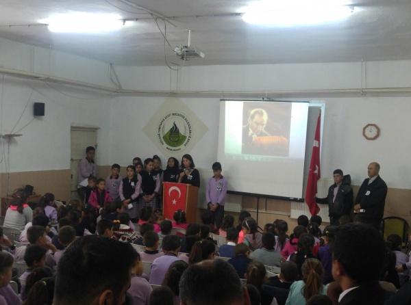 Okulumuz 10 Kasım Atatürkü Anma Programını gerçekleştirmiştir.