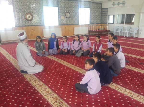 Müftülük ile ilgili yapılan görüşme neticesinde camiyi ziyaret ederek Bilal AĞIRTOPÇU hocomızı okulumuzda ağırladık